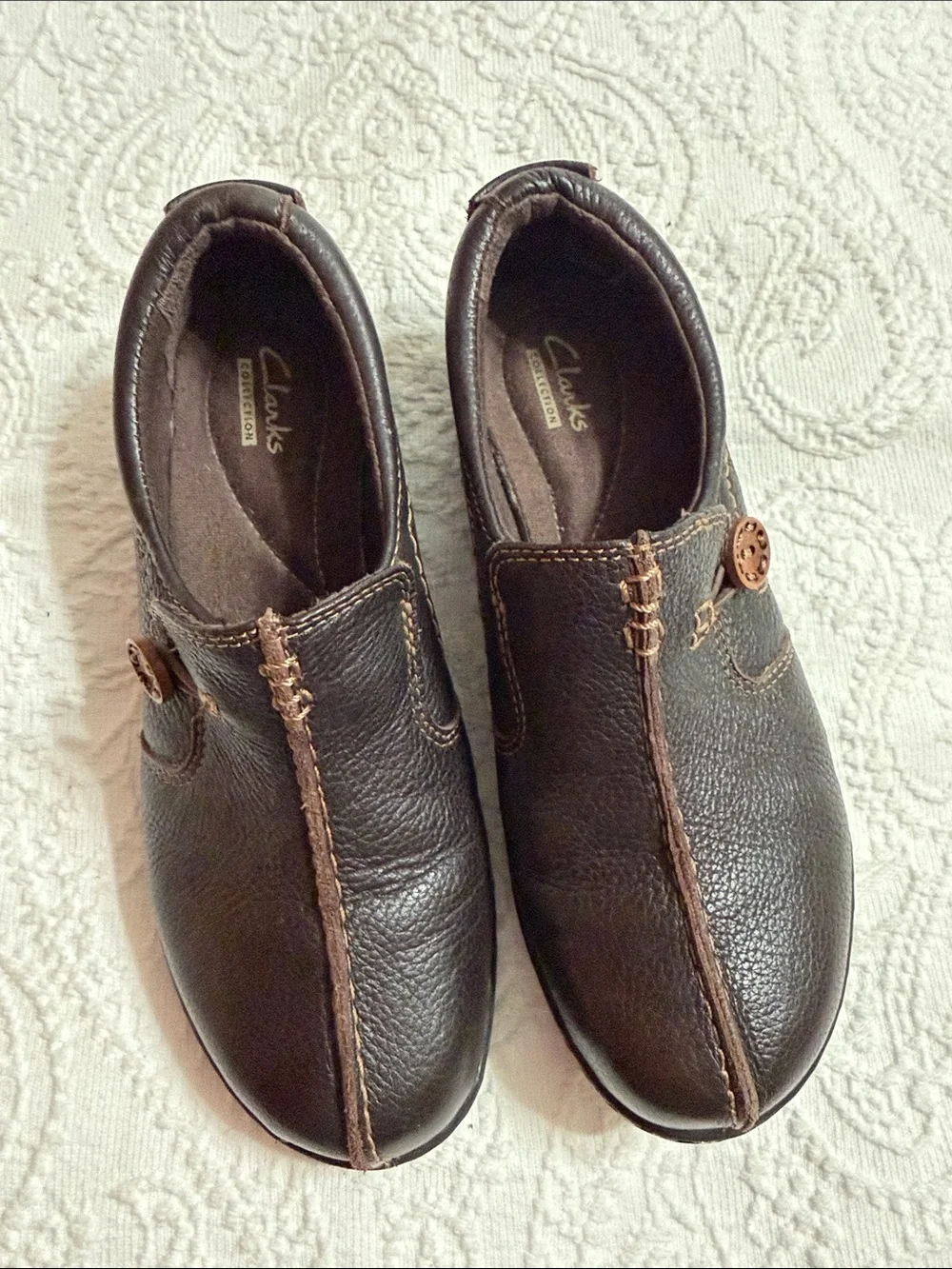 Clarks Collection Size 6.5M Dark Brown Leather Loafers with Button Accent